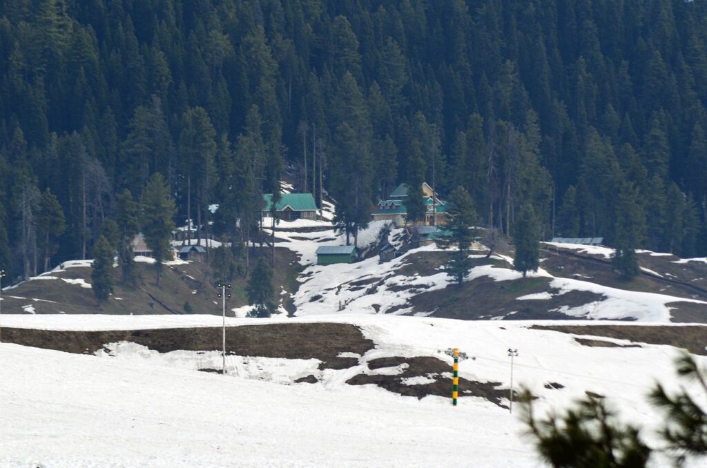 kashmir, snow, mountains-3971867.jpg